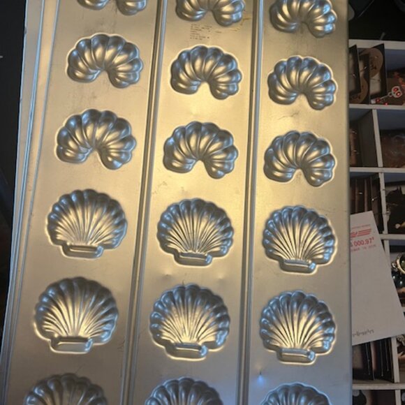 Vintage 5 Wilton Chocolate molds - Picture 8 of 8